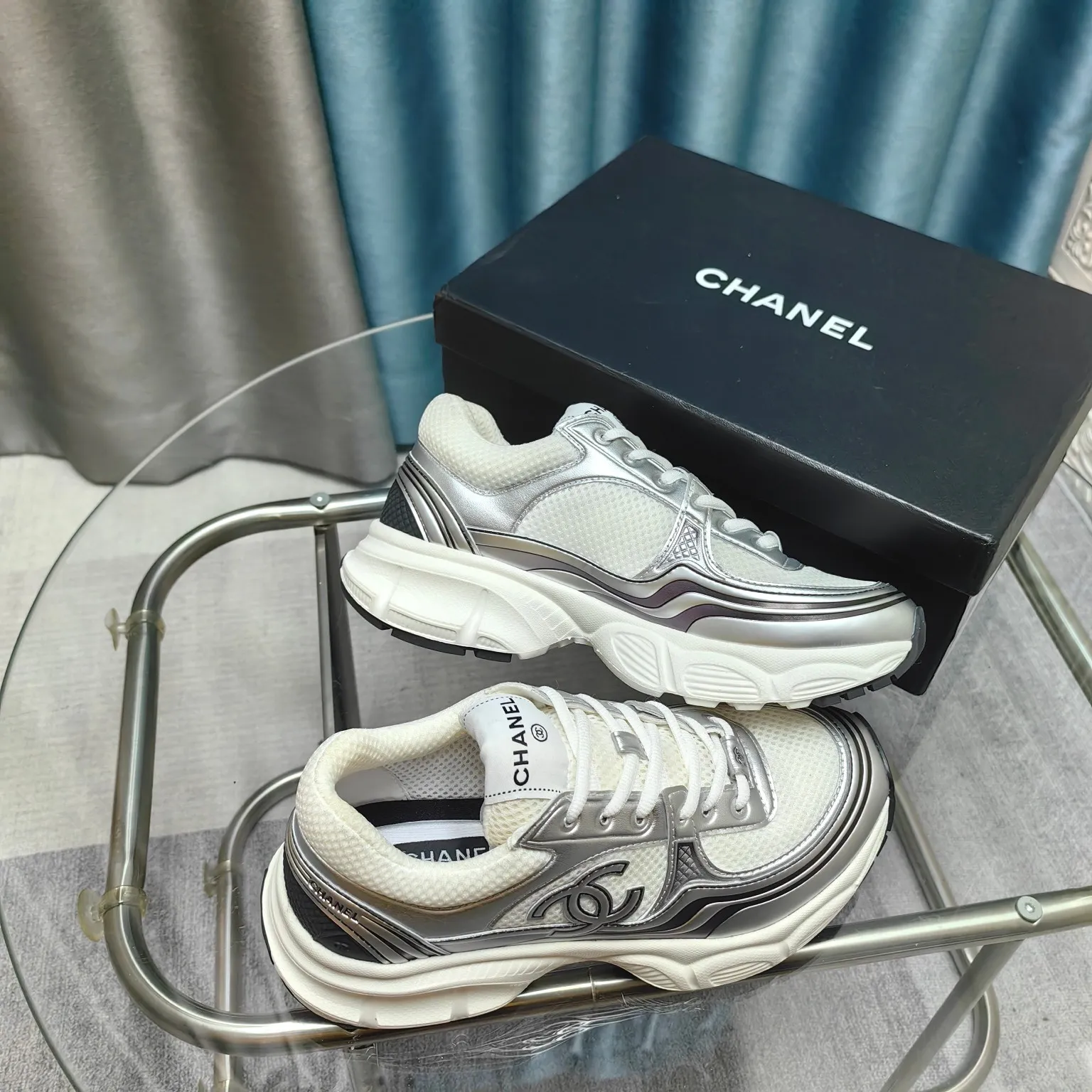 p680🐮🐮Chanel Chanel dad shoes, men and women couples - 2025 counter top casual sports shoes This classic design; the upper is electro-embroidered with a variety of techniques; the outsole is fashionable and sporty; it is unusual to incorporate a variety of color matching elements... The diversified mix and match is very beautiful and versatile, casual, fashionable, sports and outdoor can be taken into account... ꫛꫀꪝ Go➫ Material: ❶Upper is made of: Original imported first-layer silk cowhide + original waterproof cloth + original first-layer cowhide ❷Inner lining: original sheep lining + mesh ❸Outsole based on: original TPU combination outsole Special counter boutique packaging complete set for women 35–41